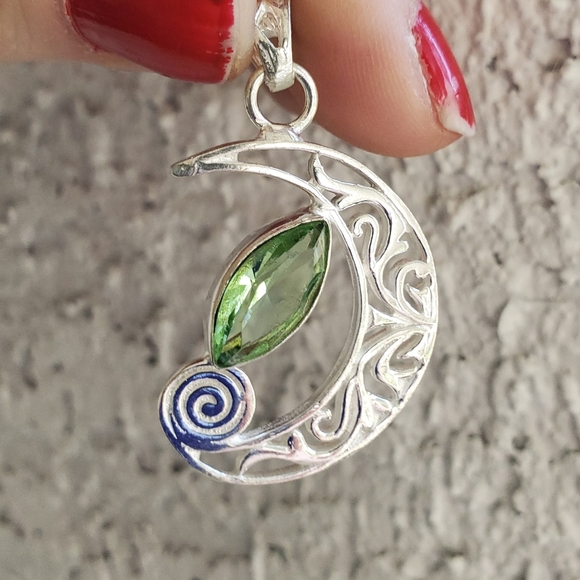 New Tsavorite Silver Crescent Moon Pendant. - Picture 10 of 15